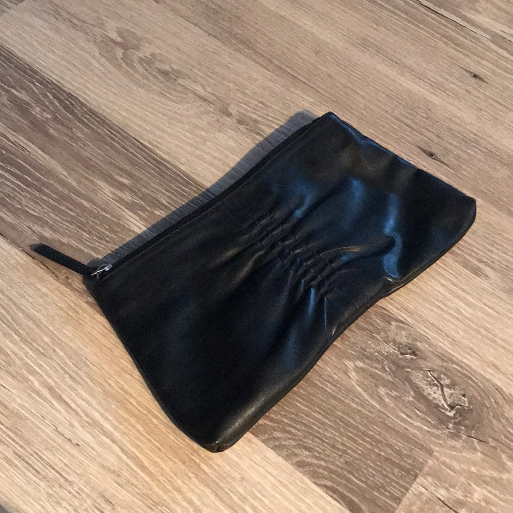 Black clutch